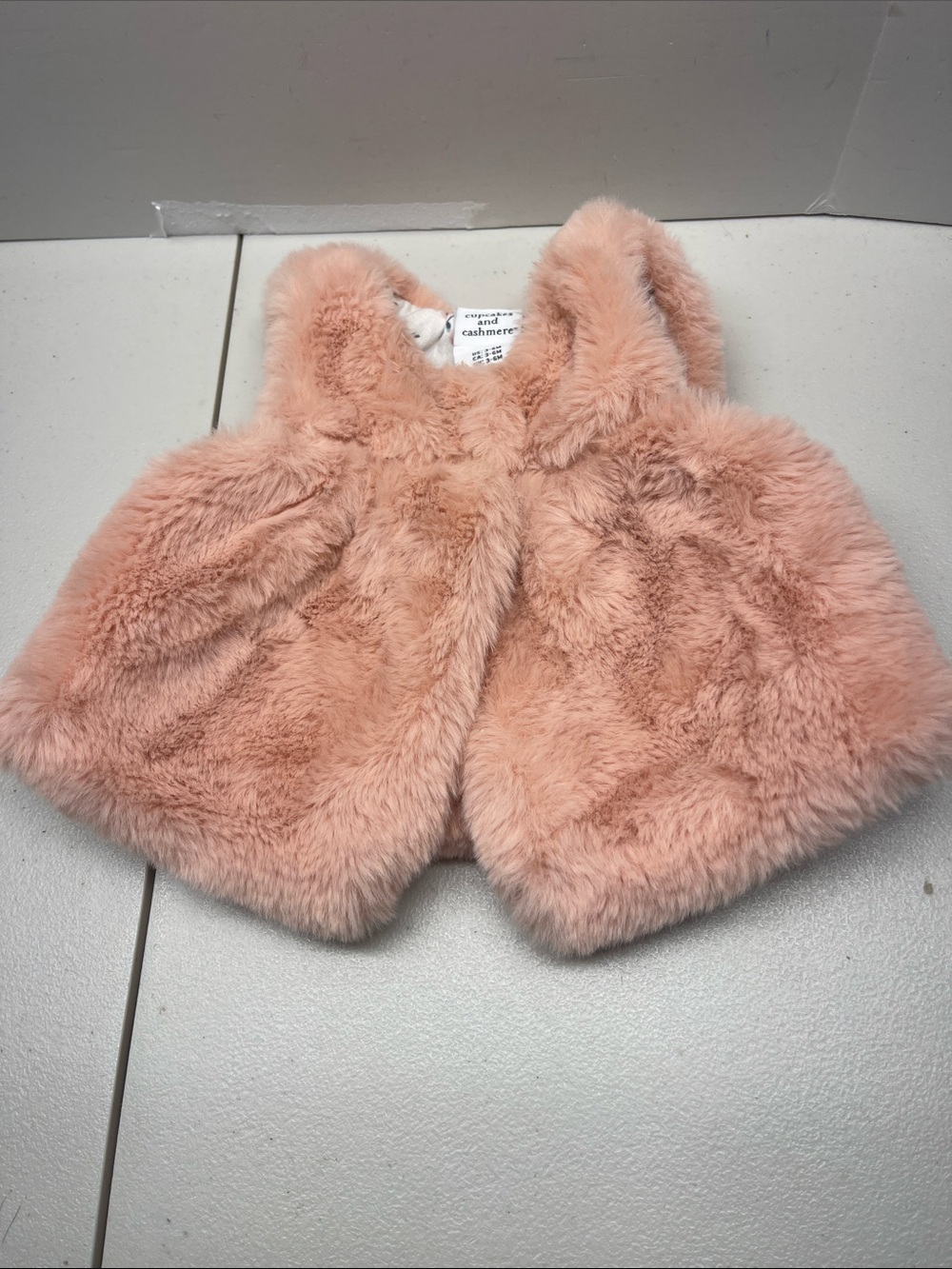 cupcakes & cashmere Pink Faux Fur Girls Vest. Size 3/6M